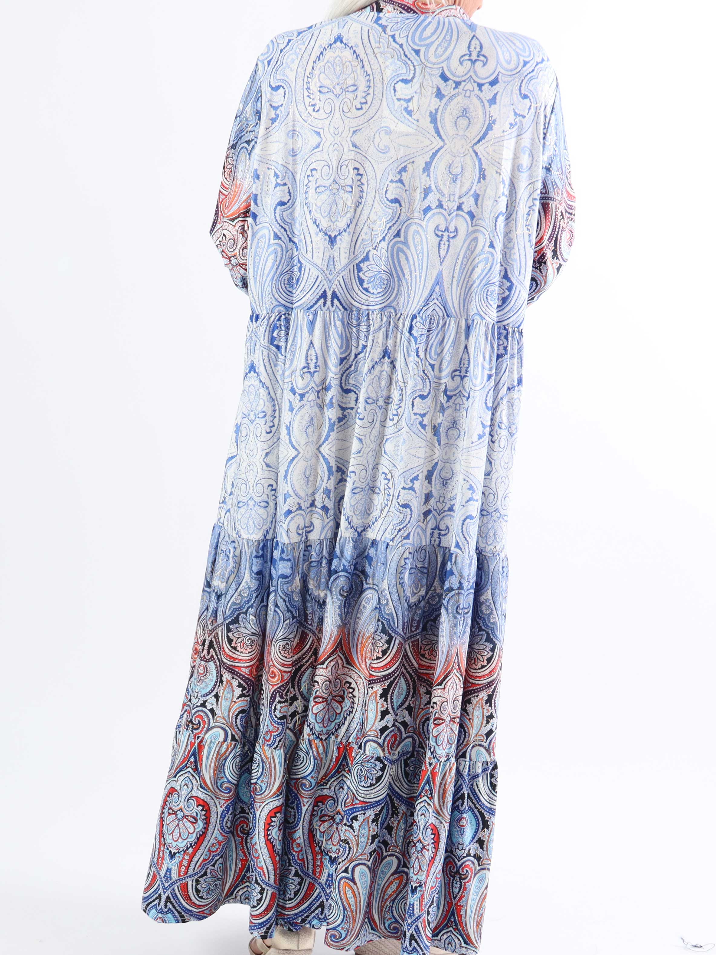 Milano Tamaria - Lang plus size kjole med fint print i lag på lag look